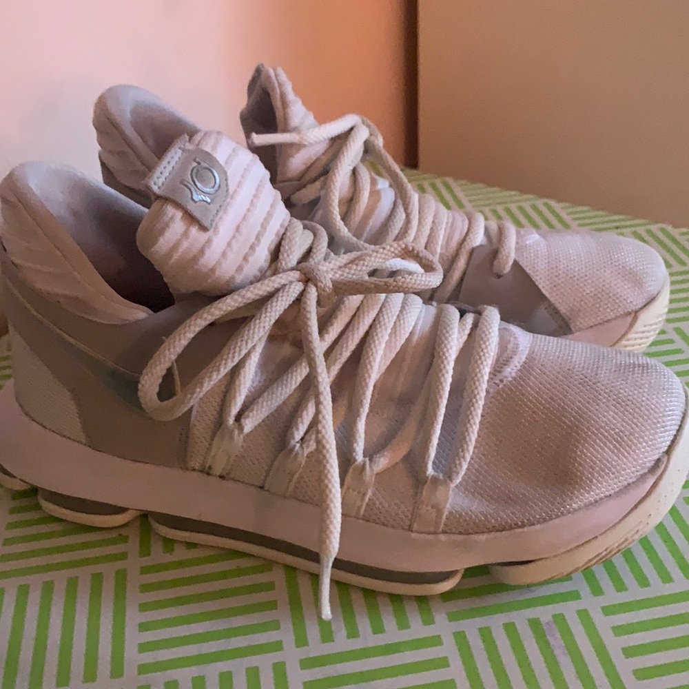 KD basketball sneaker